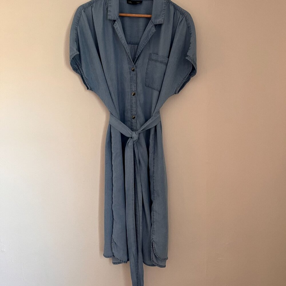 A Pea in the Pod Cotton Chambray Maternity & Nursing Short Sleeve Dress | M - Picture 8 of 8